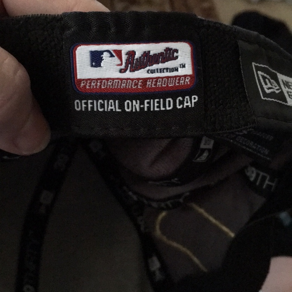Cubs hat - Picture 7 of 8